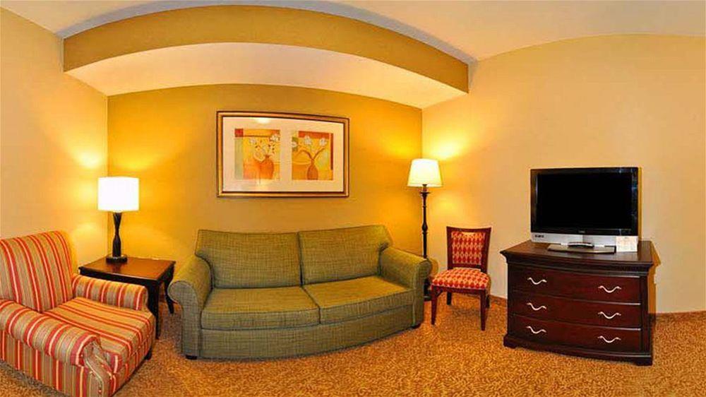 Country & By Radisson, Pensacola West, Fl Ferry Pass