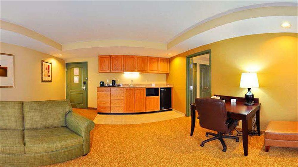 Hotel Country & By Radisson, Pensacola West, Fl Ferry Pass