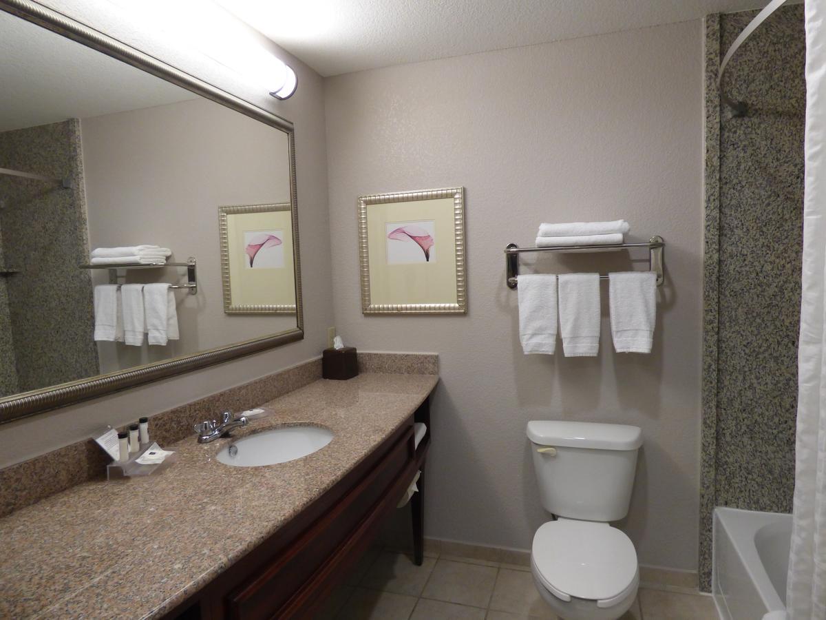 Country & By Radisson, West, Fl